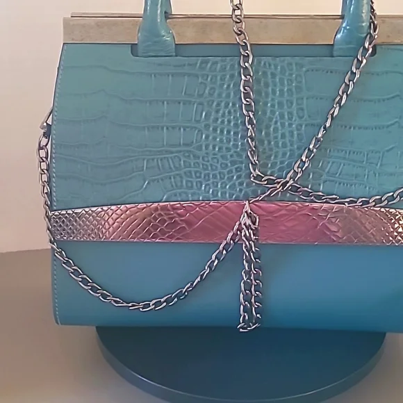 Vittoria Napoli Embossed Leather Satchel. Made In Italy - Picture 4 of 10